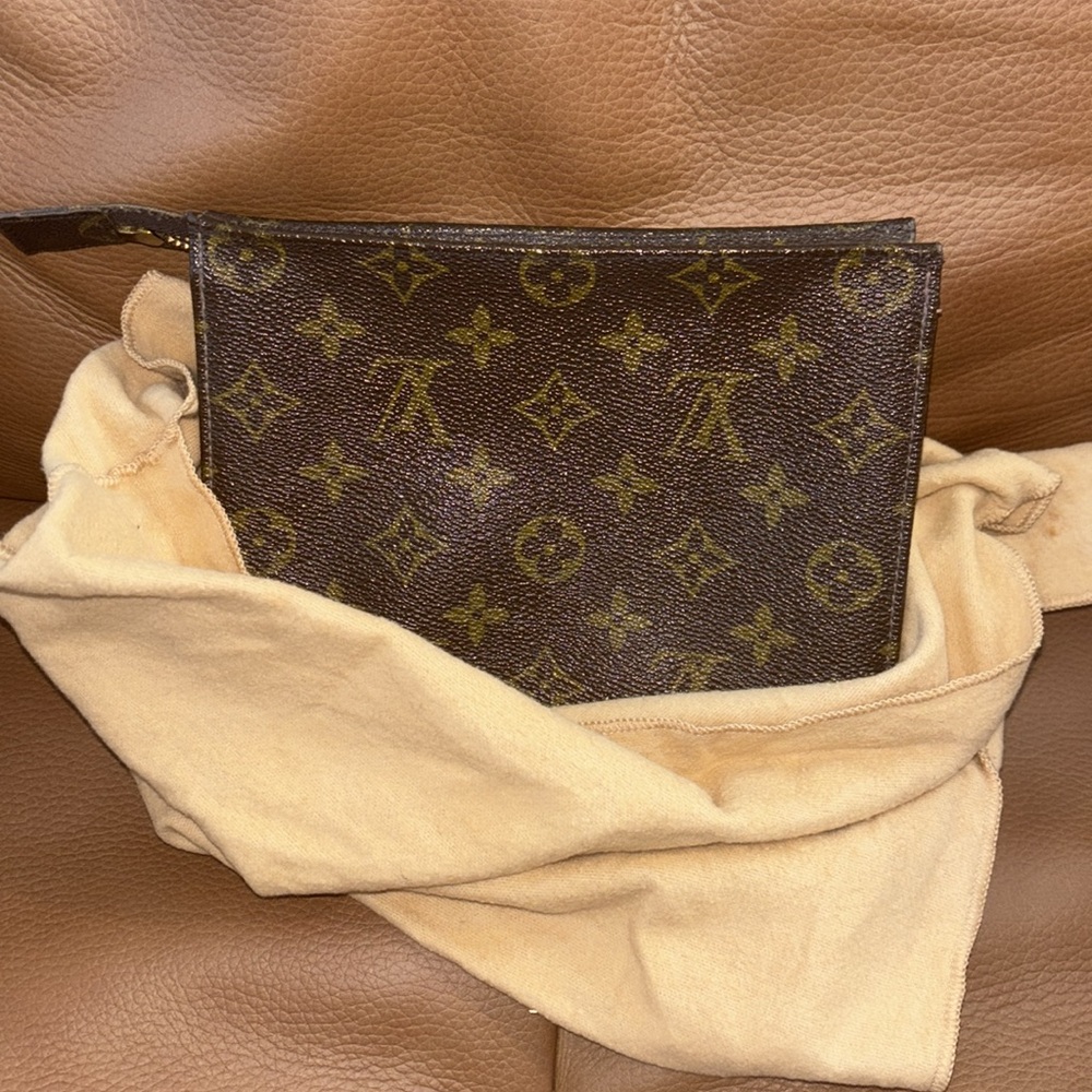 Louis Vuitton Vintage Monogram Pochette EUC Pre 1986 Vintage cosmetics Pouch